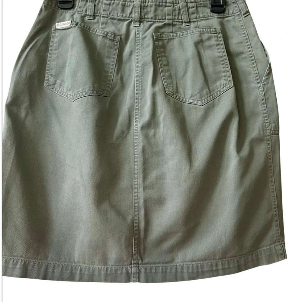 Columbia Olive Green Sporty Gorpcore Outdoor Skirt Front Button & Zip Size Small